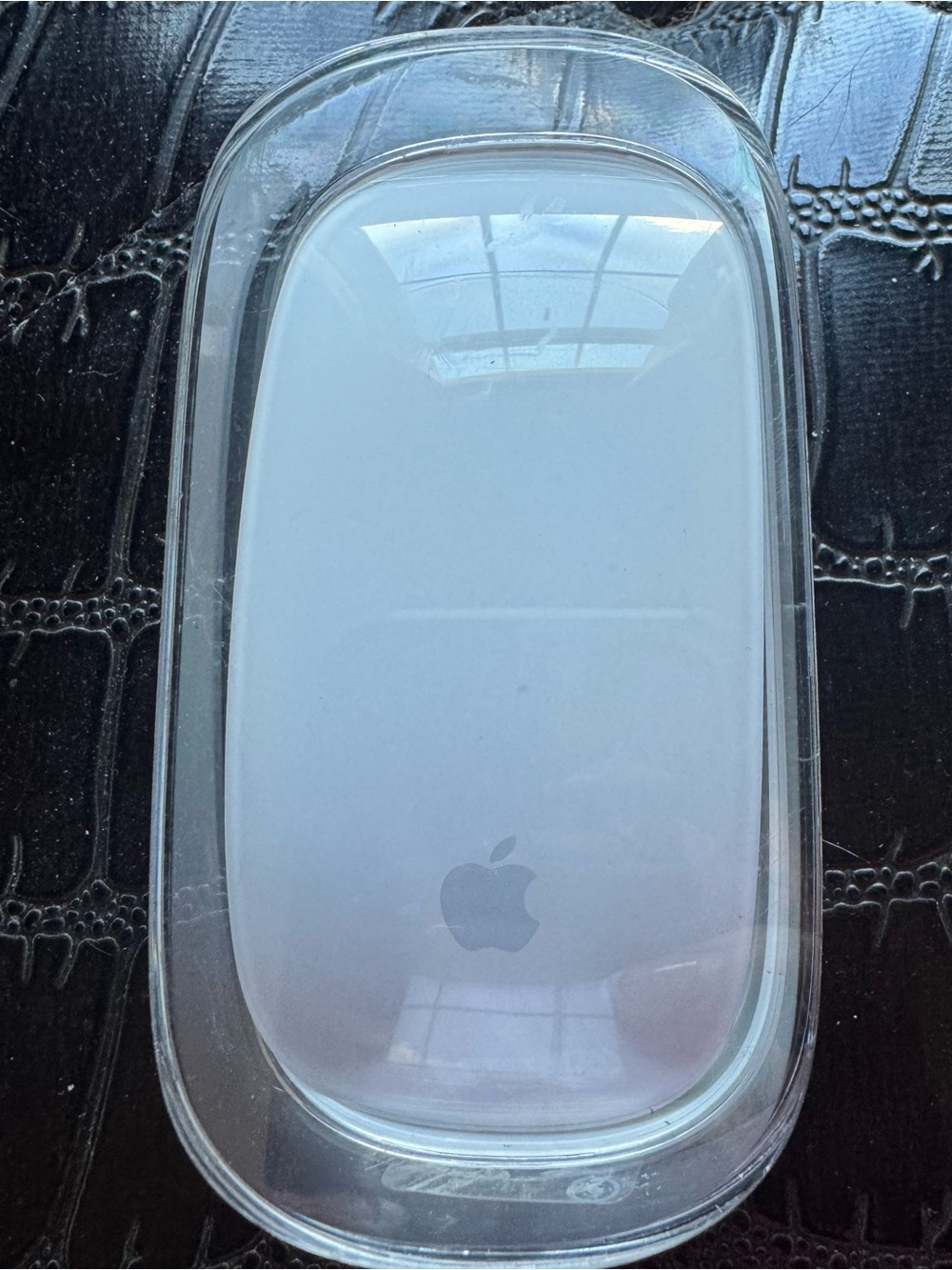 Apple White Wireless Magic Mouse with Plastic Tray - Picture 3 of 5